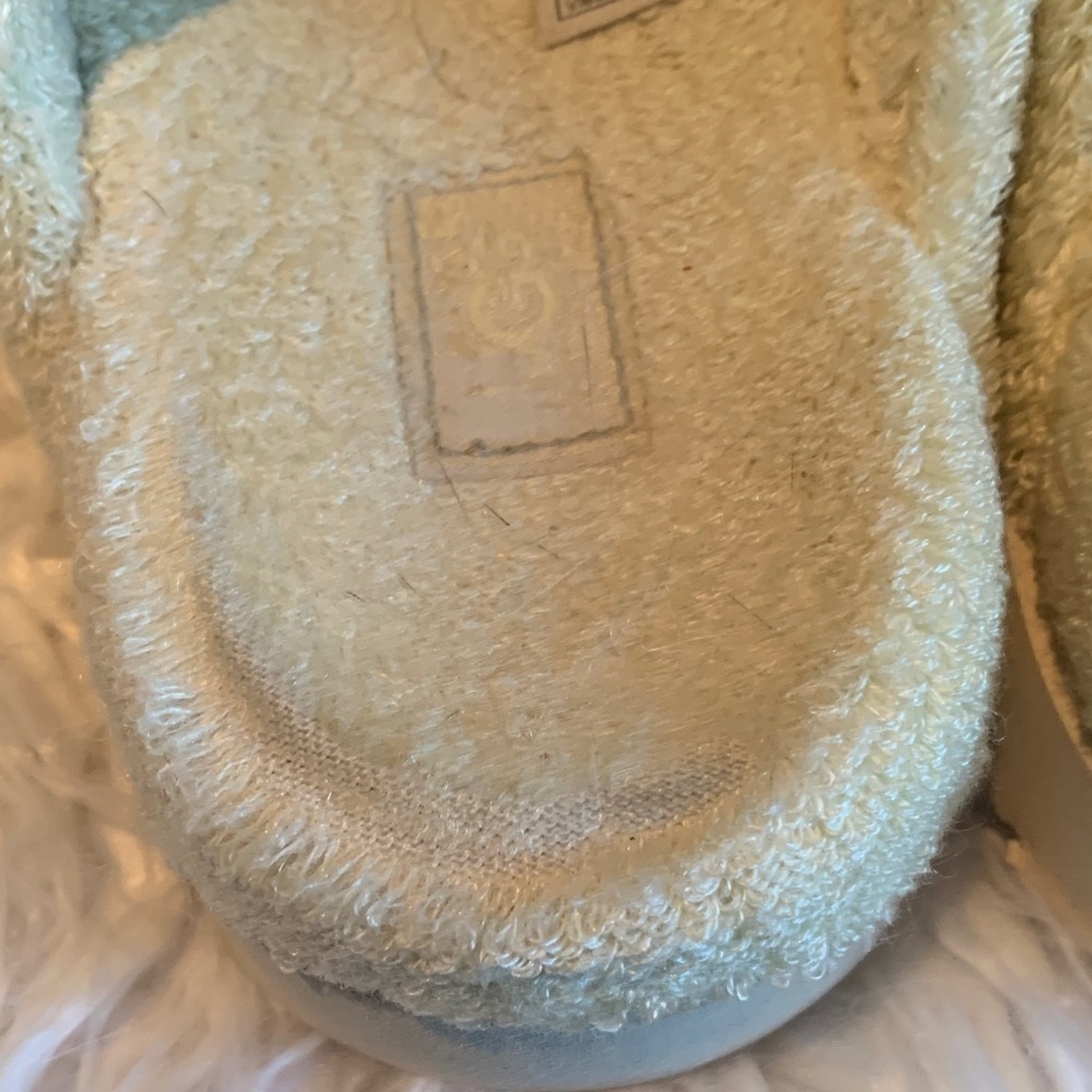 UGG yellow Plush Slippers - Picture 7 of 11